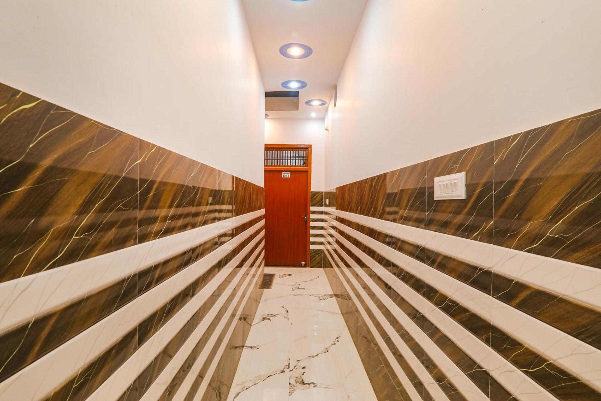 Fabexpress Shree Siya Raman - 500M From Shri Ram Janam Bhumi Hotel Ayodhya ภายนอก รูปภาพ